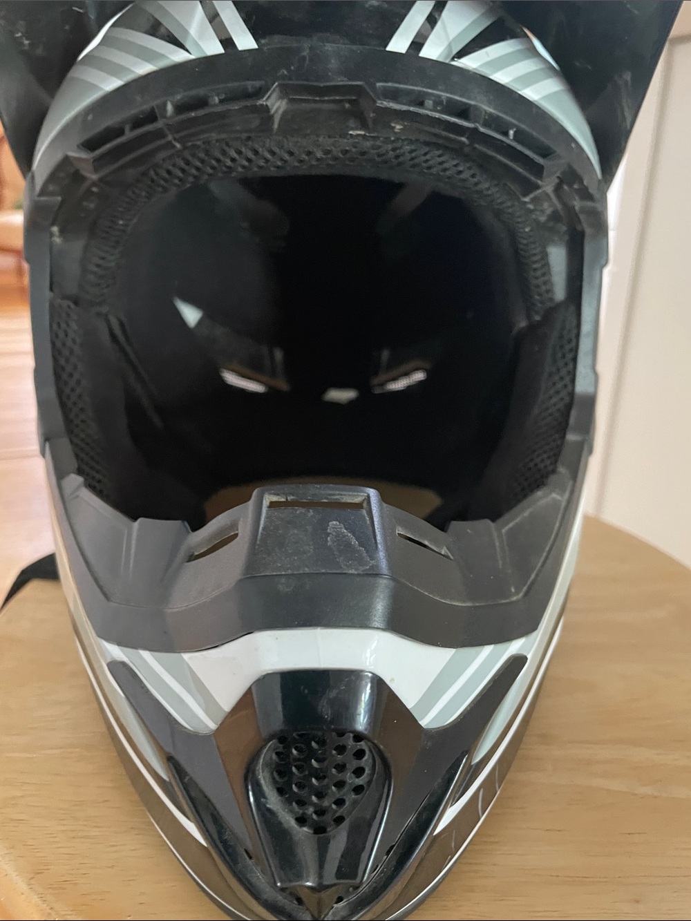 Kali Full-Face Helmet in Black and Gray - Picture 3 of 4
